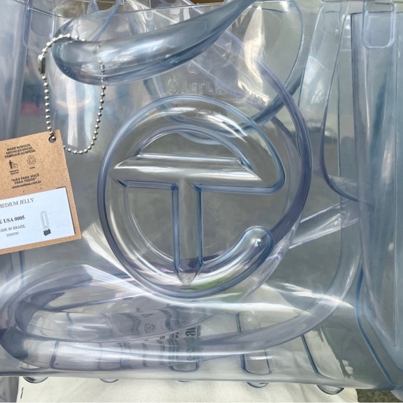 Brand New TelfarXMelissa Medium Jelly Shopper
Clear/Purple Sold out on the site - Picture 7 of 7